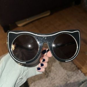 NWOT KARL LAGERFELD KITTY CAT SUNGLASSES.